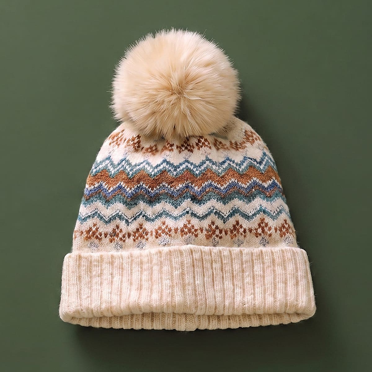 Bonnet Près de la Cheminée