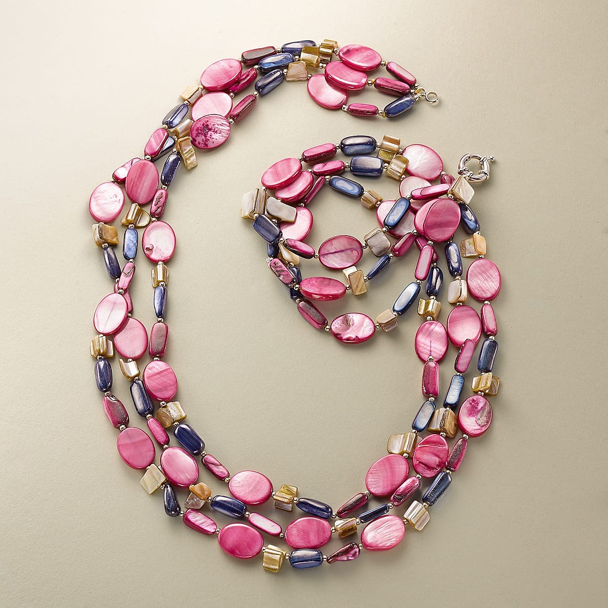 Collier à Plusieurs Rangs Position Audacieuse