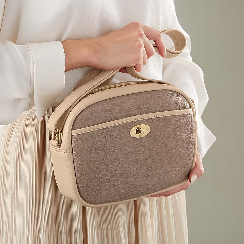 Sac Bandoulière en Cuir Tendrement Taupe