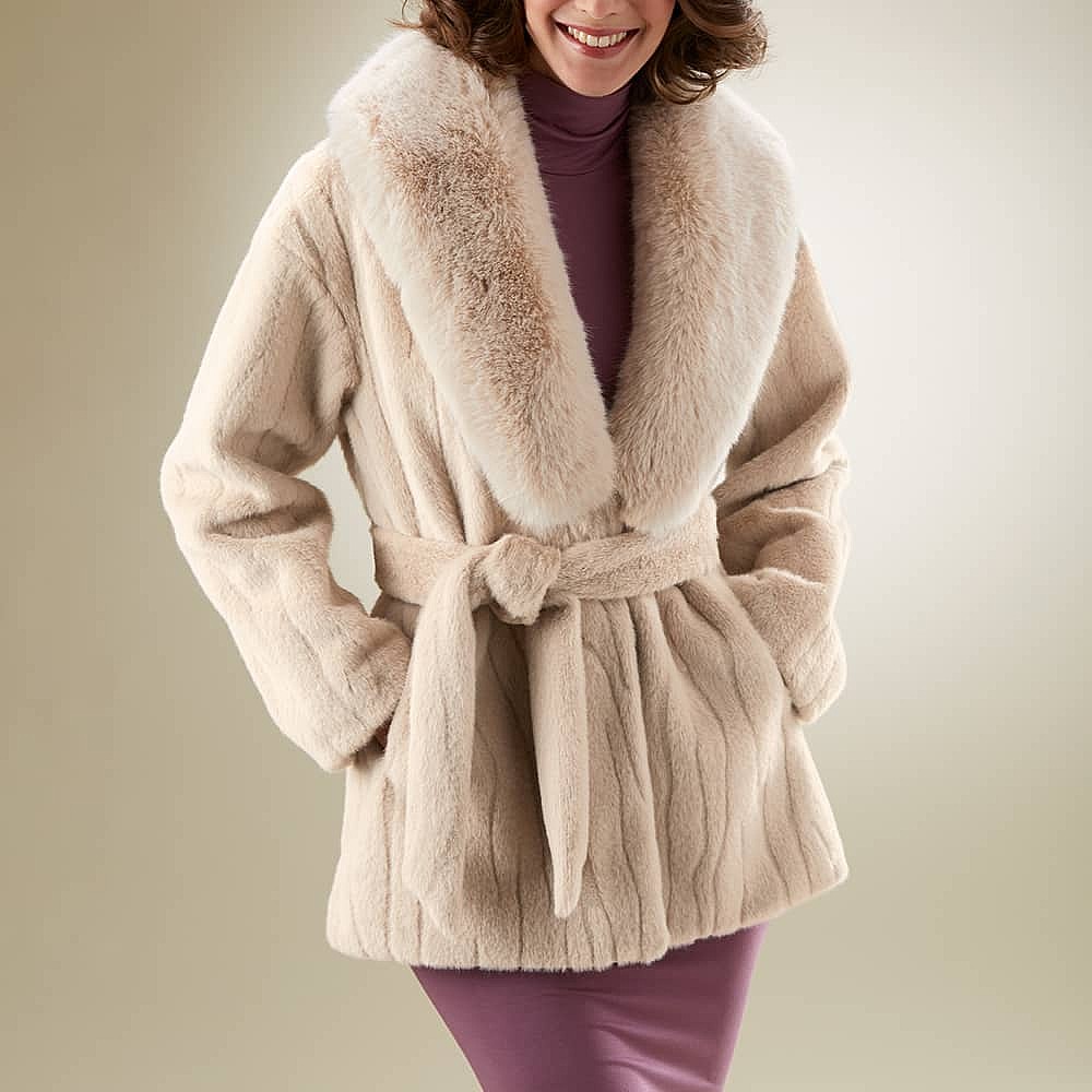 Manteau en Fausse Fourrure Écrue Devant de la Scène