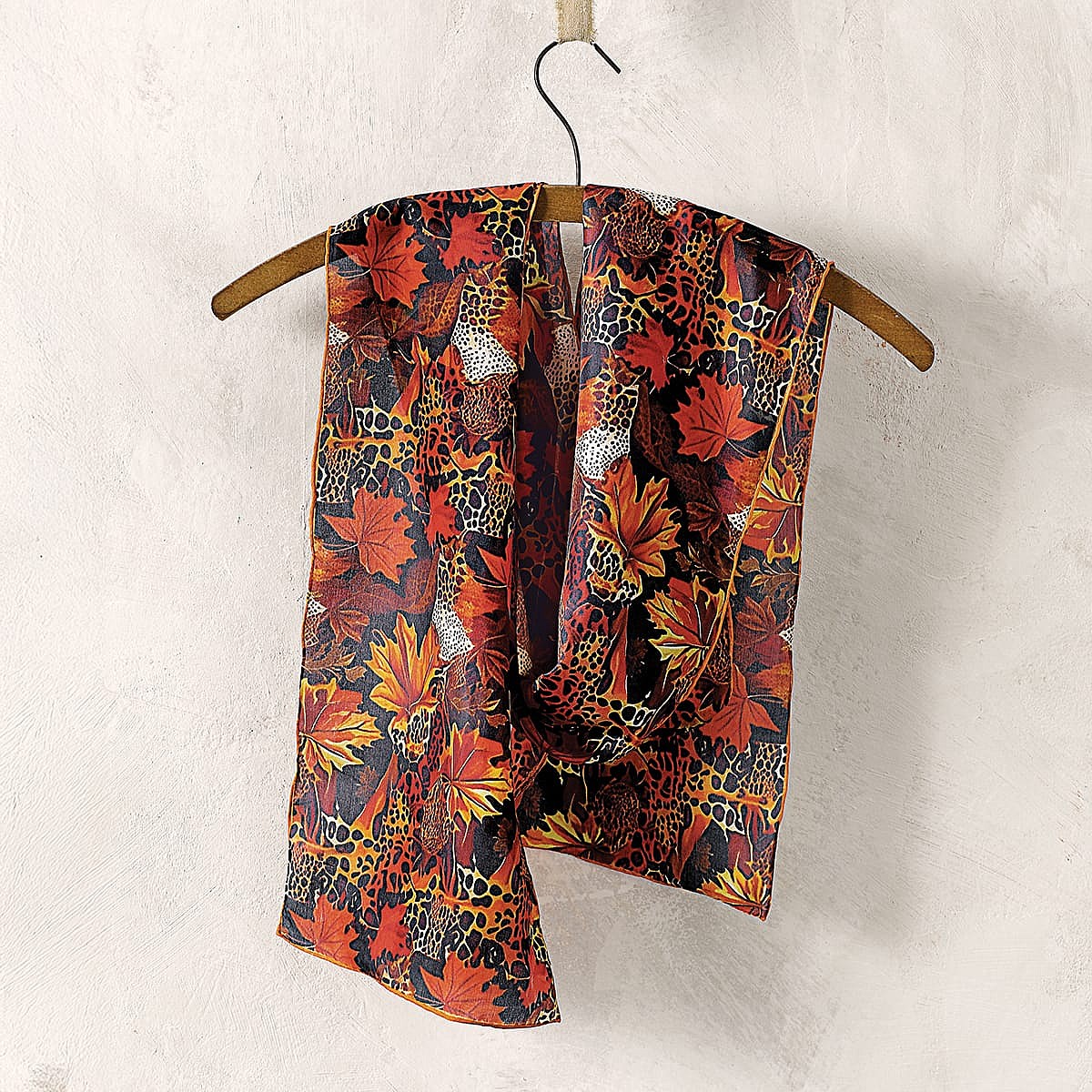 Foulard en soie Léopard Dans les Feuilles