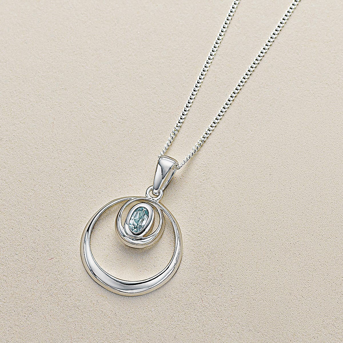 Pendentif en Argent Cerclée de Clarté