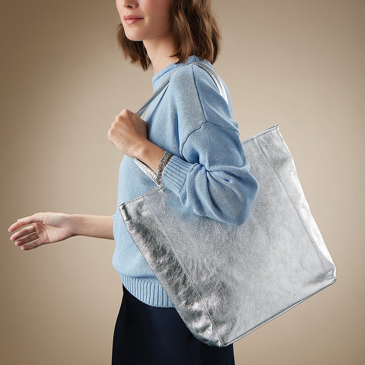 Sac en Cuir Argenté Parfaitement Pratique