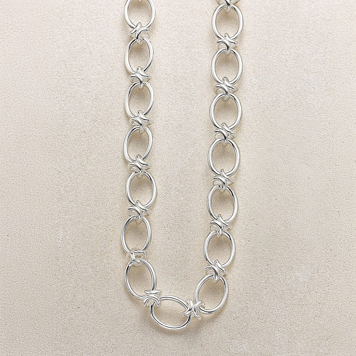 Collier en Argent Ouvert à l’Élégance