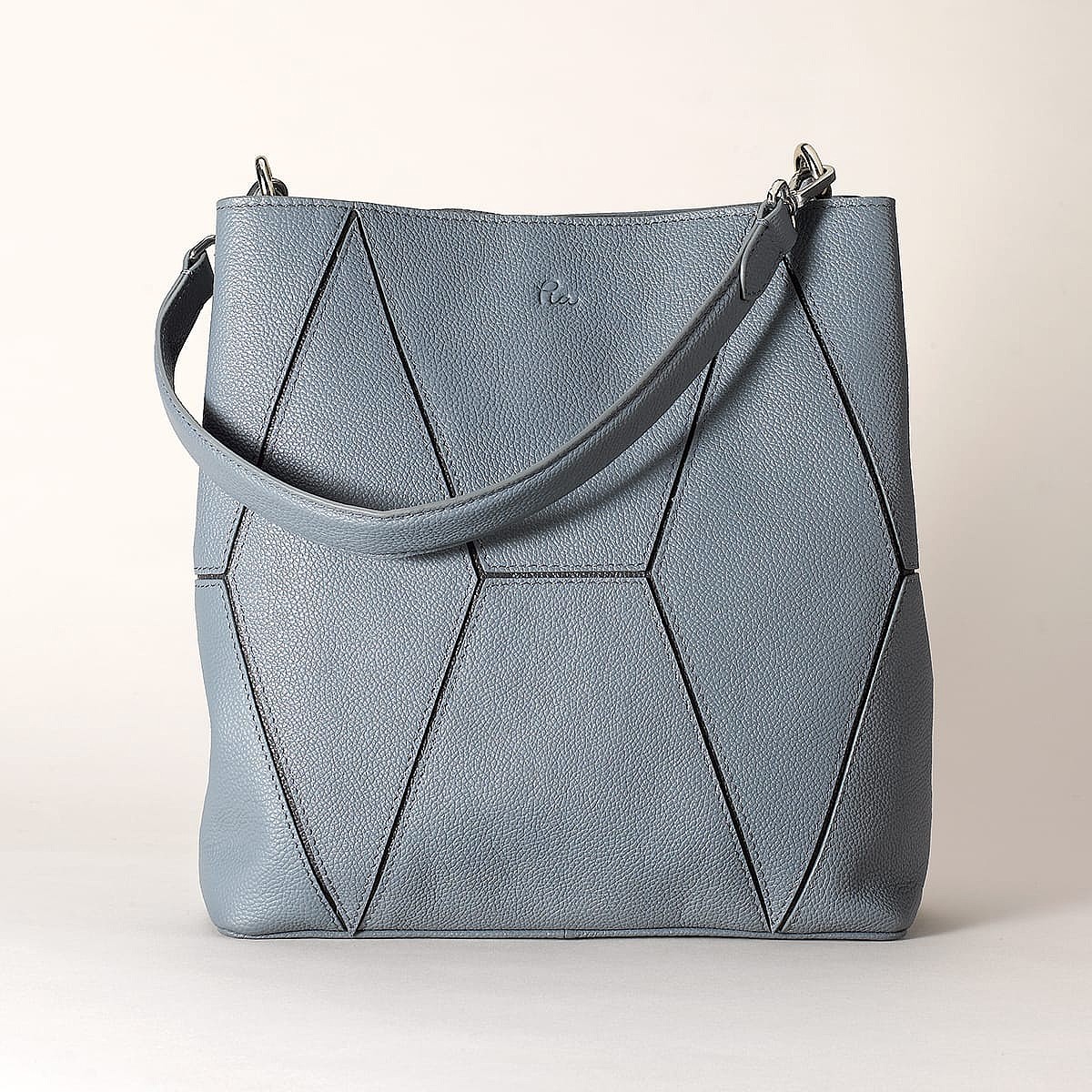 Sac en Cuir Bleu Denim Sous Son Meilleur Angle